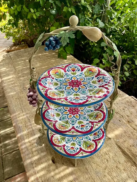 Soporte 3 Niveles Con Uvas Y Peras