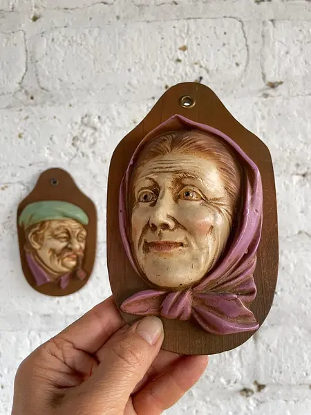 Rostro De Abuelos En Alto Relieve