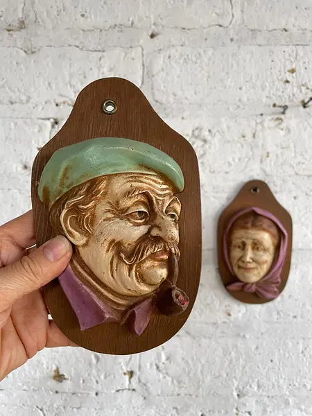 Rostro De Abuelos En Alto Relieve