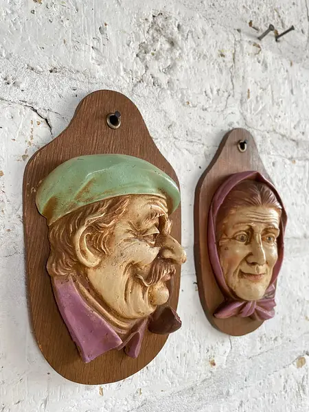 Rostro De Abuelos En Alto Relieve