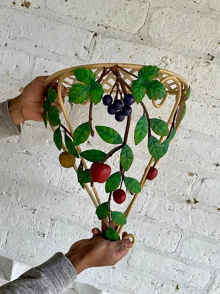 Repisa Con Frutas Y Ramas