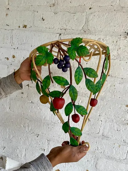 Repisa Con Frutas Y Ramas