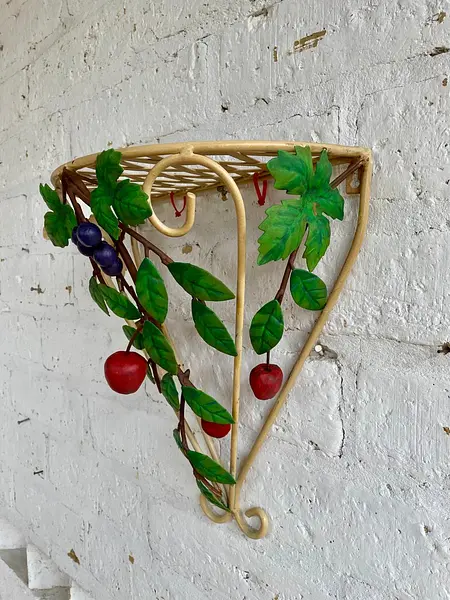 Repisa Con Frutas Y Ramas