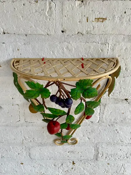 Repisa Con Frutas Y Ramas