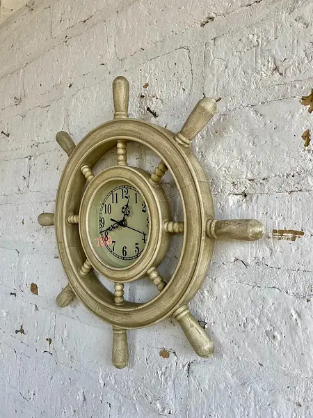 Reloj Con Marco De Madera