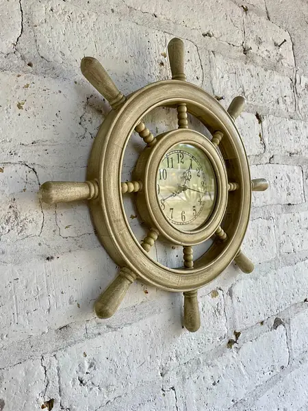 Reloj Con Marco De Madera