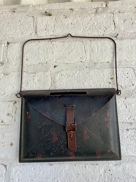 Buzón En Forma De Maleta Antigua - India 1985