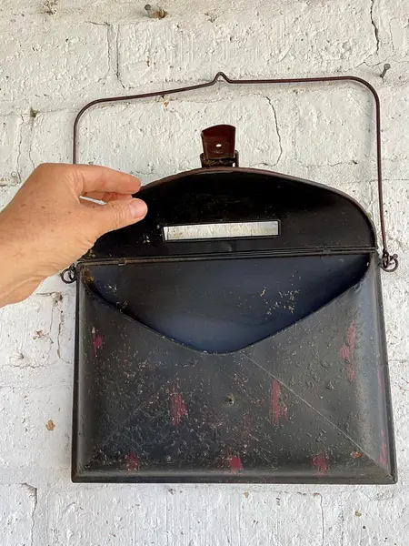 Buzón En Forma De Maleta Antigua - India 1985