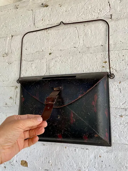 Buzón En Forma De Maleta Antigua - India 1985