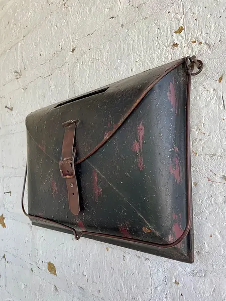 Buzón En Forma De Maleta Antigua - India 1985