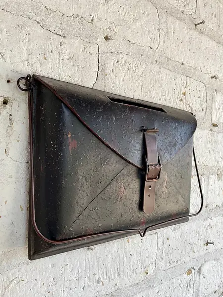 Buzón En Forma De Maleta Antigua - India 1985