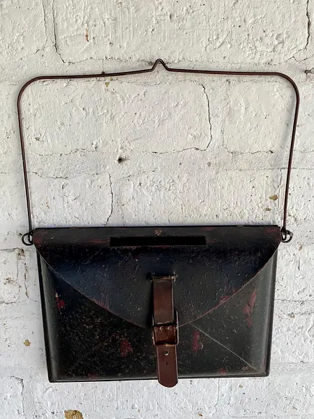 Buzón En Forma De Maleta Antigua - India 1985