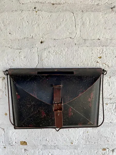 Buzón En Forma De Maleta Antigua - India 1985