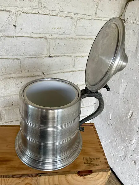 Hielera Jarro Cervecero Con Tapa - Hong Kong 1980