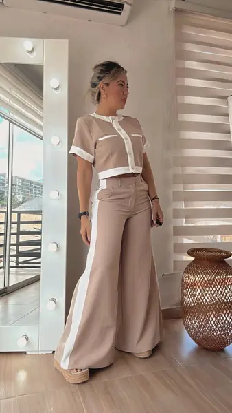 Set Beige Con Chaleco – Chic & Sofisticado