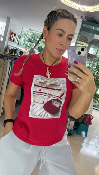 Camiseta Rojo De Algodón: Básico Esencial Con Estilo