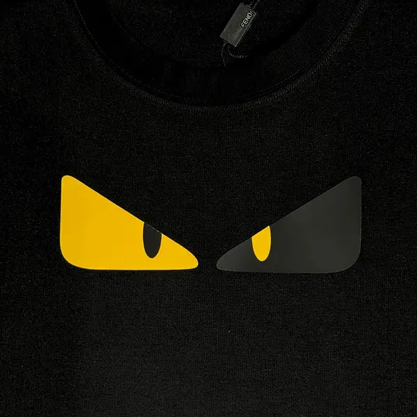 Camiseta Negra Talla Xl Con Estampado Alto Relieve Ojos