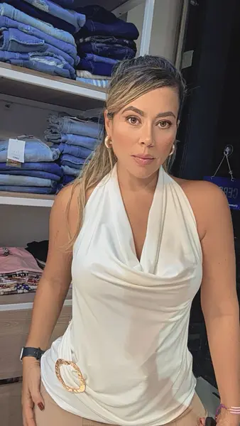 Camisa Cuello Babero Marfil Con Herraje Dorado