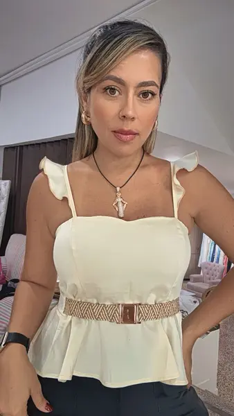 Blusa Satinada Color Crema De Tiras Con Boleros Y Cinturón T