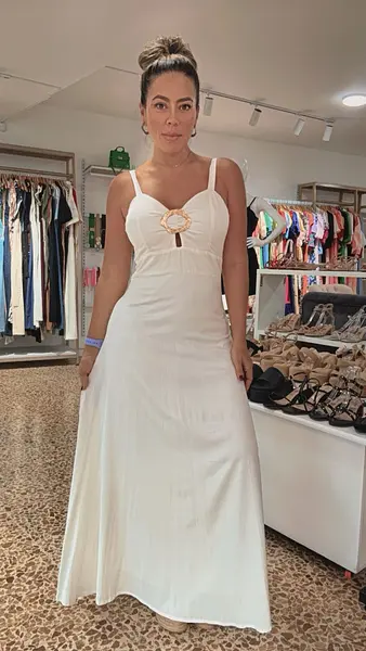 Vestido Blanco Moderno Con Herraje Dorado Central
