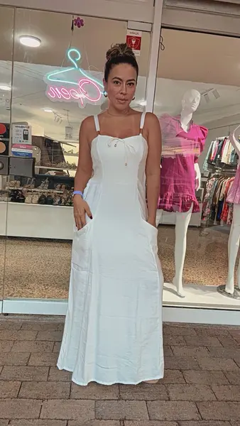 Vestido Blanco Elegante Con Detalle Lazo