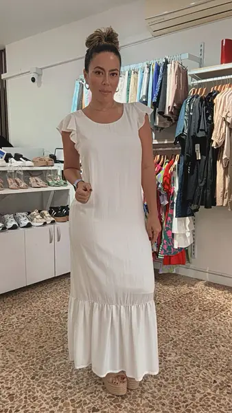 Batola Blanca Femenina Con Boleros En Las Mangas