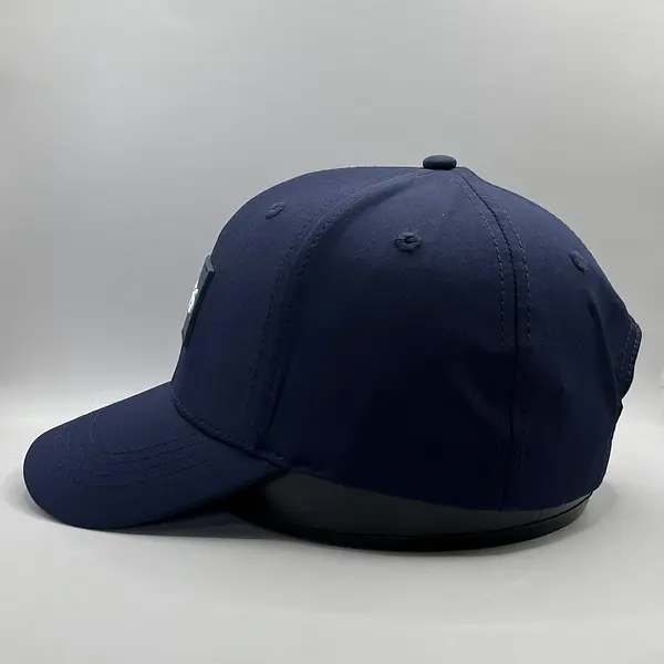 Hugo Azul Letras Blancas