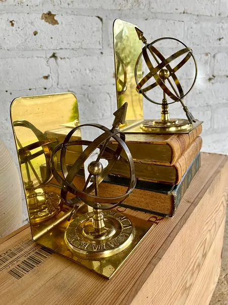 Tranca Libros De Esfera Armilar - Taiwan 1970