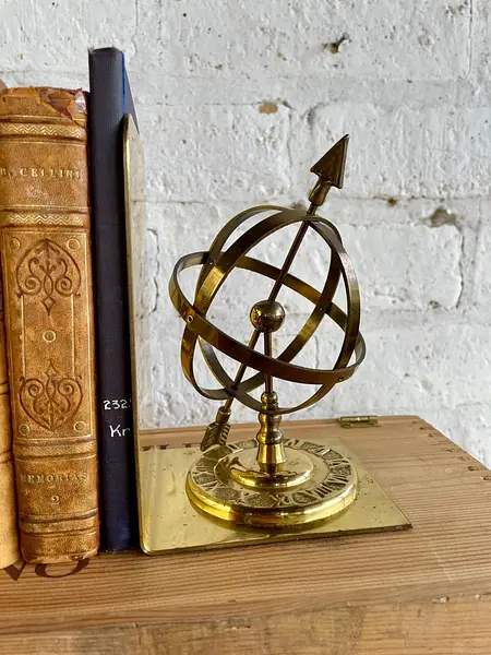 Tranca Libros De Esfera Armilar - Taiwan 1970