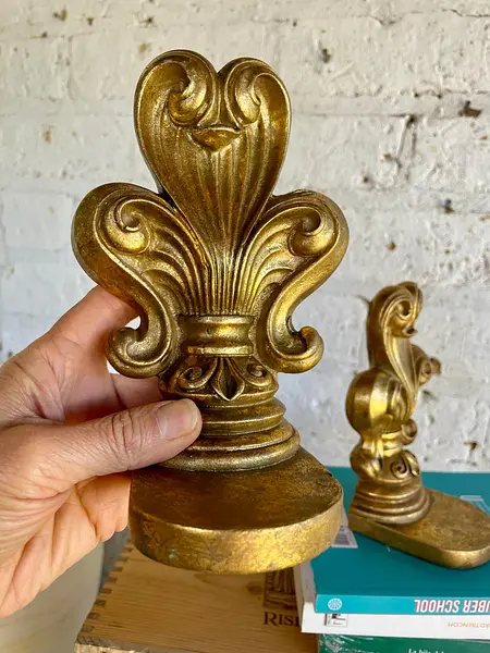 Tranca Libros X 2 Flor De Lis - Filipinas 1990