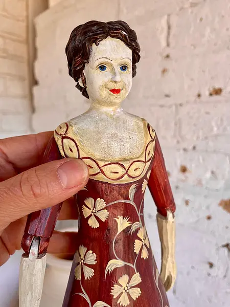 Figura Tallada En Madera