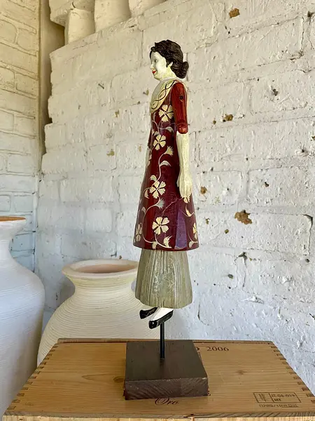 Figura Tallada En Madera