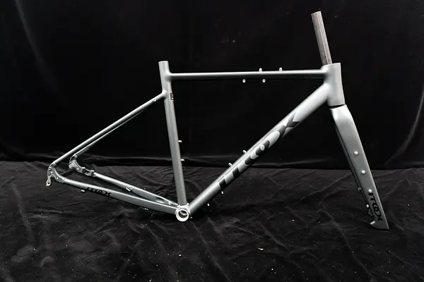 Marcos Gravel En Aluminio Crax Color Gris