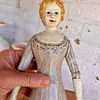 Figura De Muñeca Artesanal Sobre Pedestal