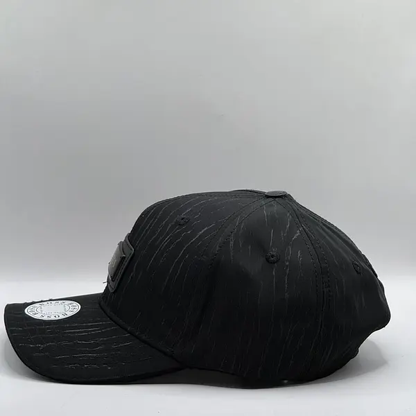 Gorra Negra Boss Placa Metálica Atigrada