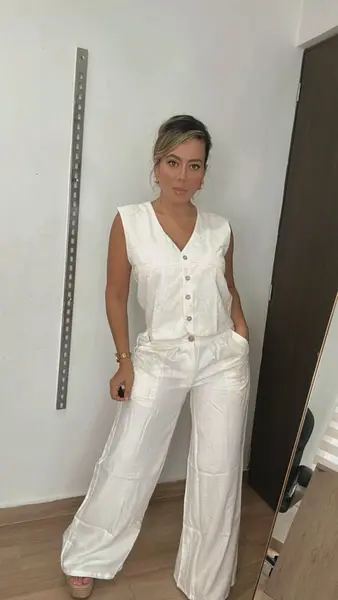 Set Blanco Con Beige Bordado De Chaleco Y Pantalón
