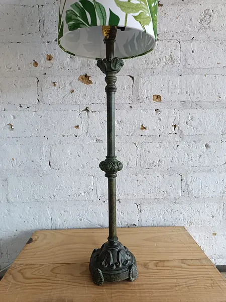 Lámpara De Mesa Tropical Con Caperuza Tubular