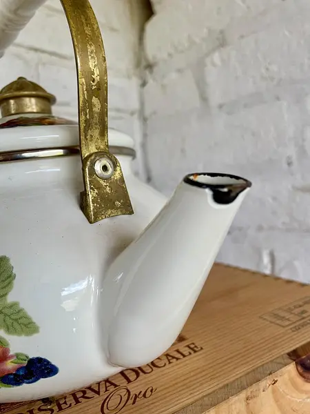 Tetera Esmaltada Con Tapa Y Asas De Bronce - Taiwan 1980