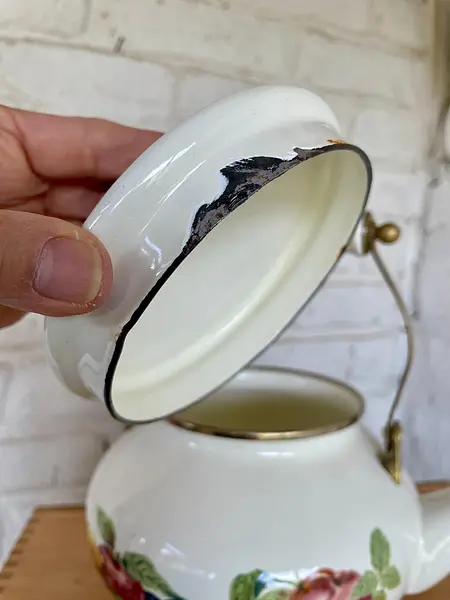 Tetera Esmaltada Con Tapa Y Asas De Bronce - Taiwan 1980