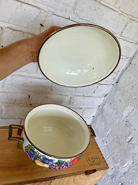 Olla Esmaltada Con Tapa Y Asas De Bronce - Taiwan 1970