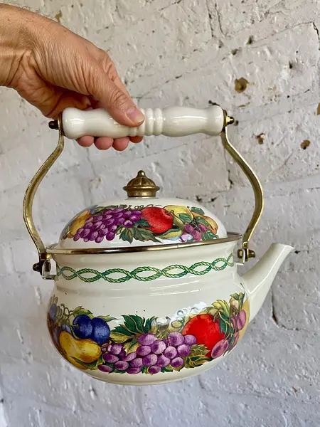 Tetera Esmaltada Manija De Porcelana Y Bronce - Taiwan 1970