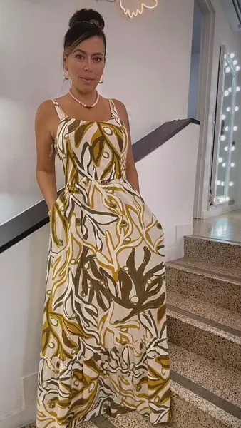 Vestido Largo Estampado Tropical En Tonos Tierra Con Tirante
