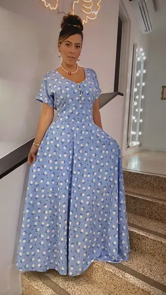 Vestido Largo Azul Floral Con Botones Y Corte Romántico