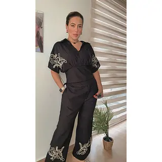 Conjunto Sofisticado En Negro Con Detalles Bordados