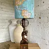 Lámpara De Atlas Y Caperuza De Mapa - U.S.A. 1980