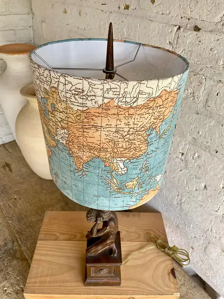 Lámpara De Atlas Y Caperuza De Mapa - U.S.A. 1980