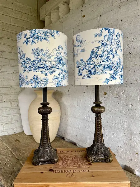 Lámparas Antiguas Con Caperuzas Estilo Toile De Jo