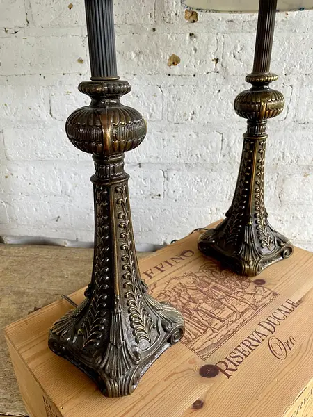 Lámparas Antiguas Con Caperuzas Estilo Toile De Jo