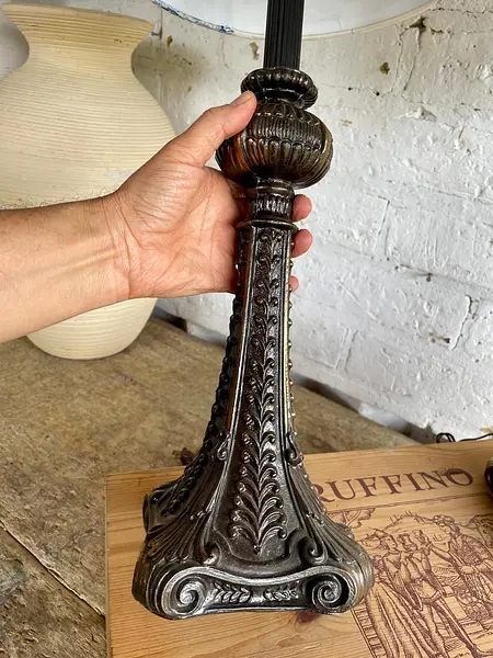 Lámparas Antiguas Con Caperuzas Estilo Toile De Jo