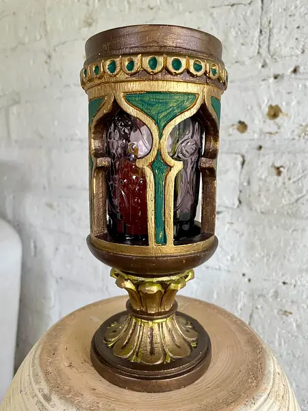 Portavela En Madera Tallada Con Vidrio